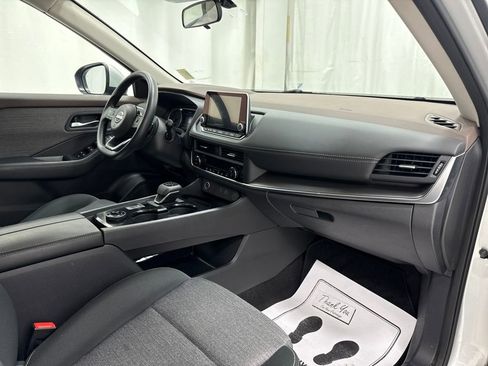 Used 2023 Nissan Rogue SV image 10