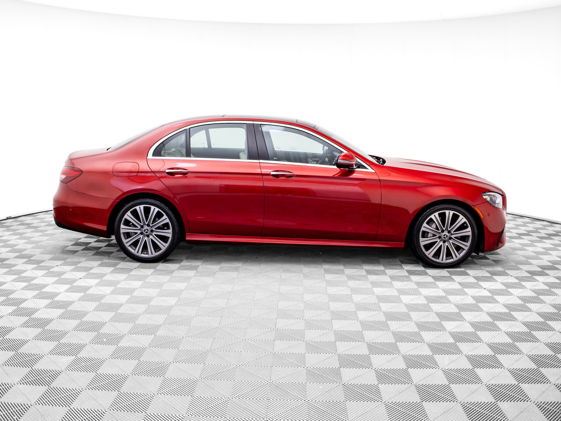 Used 2023 Mercedes-Benz E 350 4MATIC Sedan image 6