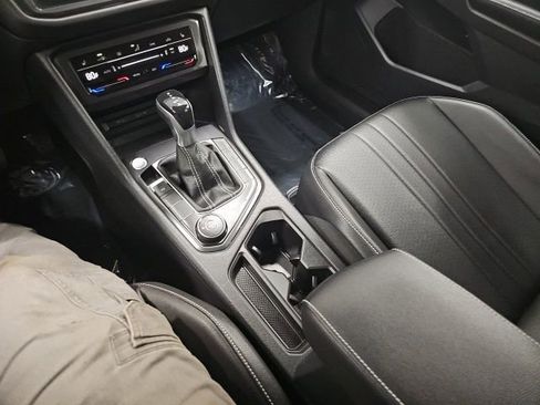 Used 2022 Volkswagen Tiguan SE image 22