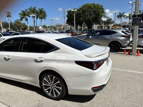 Used 2020 Lexus ES 300h w/ Premium Package FWD image 7