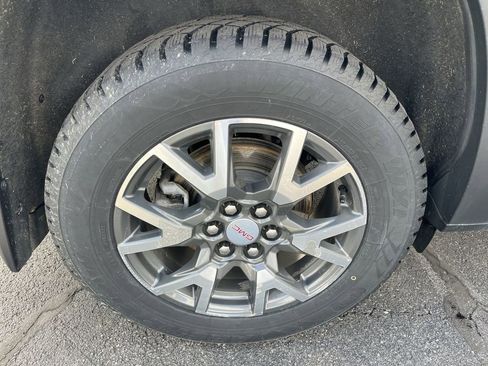 Certified 2023 GMC Acadia SLE w/ Driver Convenience Package image 31