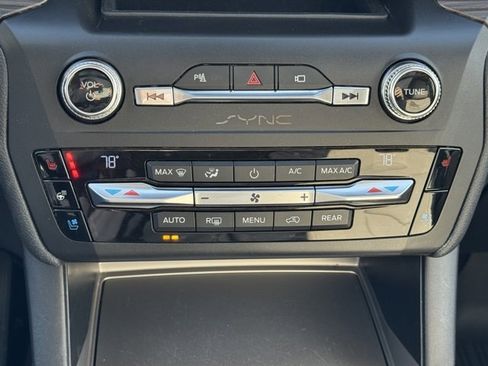 Used 2020 Ford Explorer Limited image 28