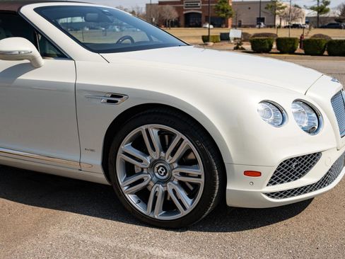 Used 2017 Bentley Continental GT image 12