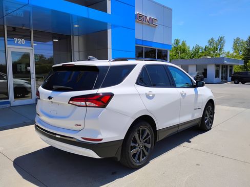 Used 2022 Chevrolet Equinox RS FWD image 5