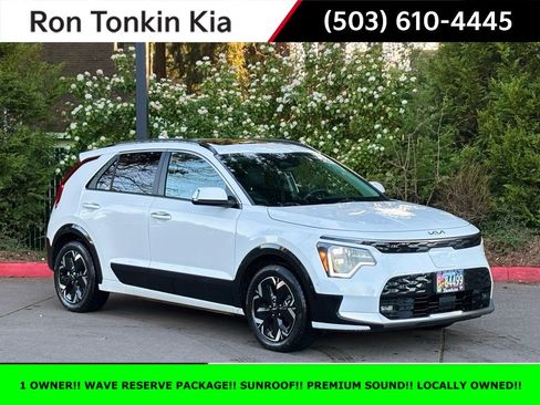 Used 2023 Kia Niro Wave w/ Wave Preserve Package image 1
