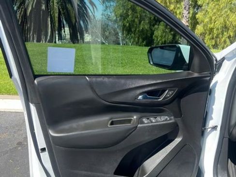Used 2020 Chevrolet Equinox LT FWD image 11