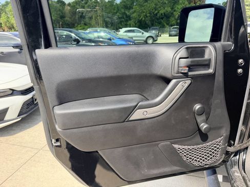 Used 2015 Jeep Wrangler Unlimited Sport w/ Connectivity Group AWD/4WD image 28