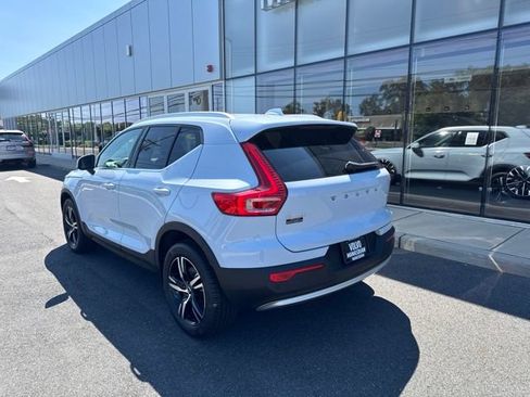 Used 2025 Volvo XC40 B5 Core AWD/4WD image 3