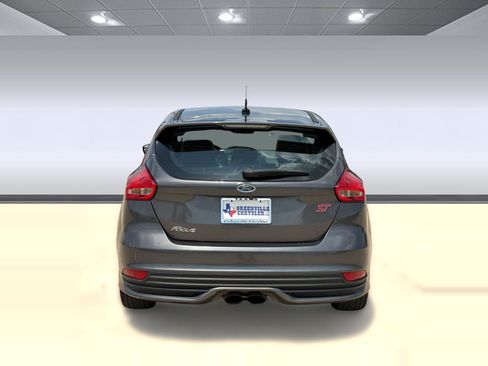 Used 2018 Ford Focus ST w/ Equipment Group 402A FWD image 10