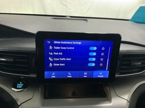 Used 2020 Ford Explorer XLT w/ Equipment Group 202A AWD/4WD image 32