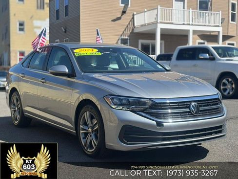Used 2024 Volkswagen Jetta SE FWD image 3