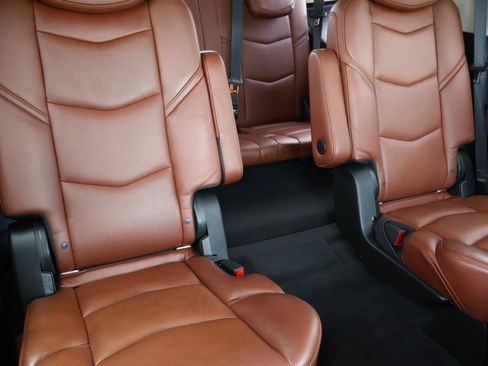 Used 2020 Cadillac Escalade Premium Luxury w/ Escalade Sport Edition RWD image 20