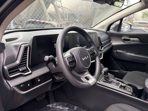 Used 2025 Kia Sportage LX AWD/4WD image 31
