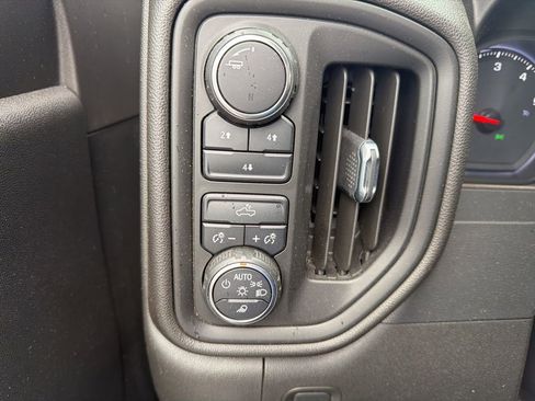 Used 2021 Chevrolet Silverado 2500 Custom w/ Custom Value Package AWD/4WD image 18