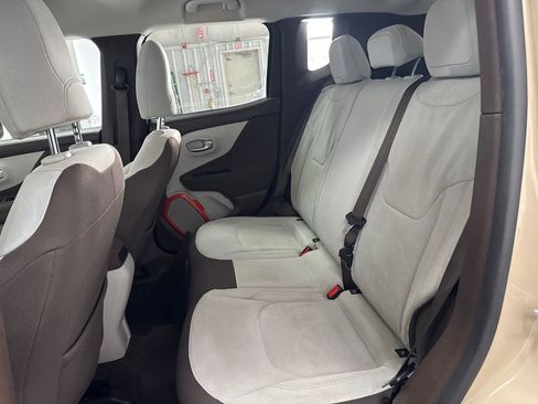 Used 2015 Jeep Renegade Latitude w/ Cold Weather Group image 17