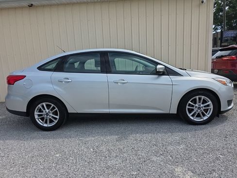 Used 2016 Ford Focus SE FWD image 5