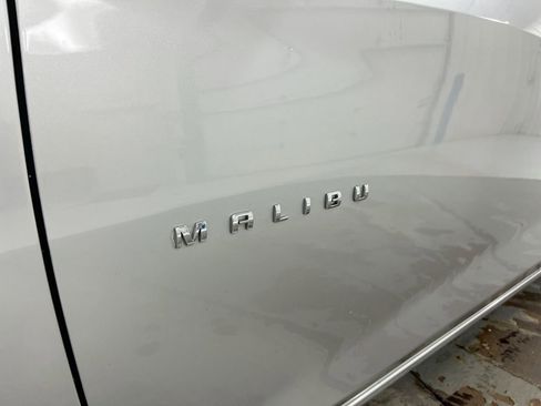 Used 2017 Chevrolet Malibu LT image 25