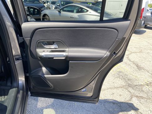 Used 2020 Mercedes-Benz GLB 250 4MATIC w/ Premium Package image 22