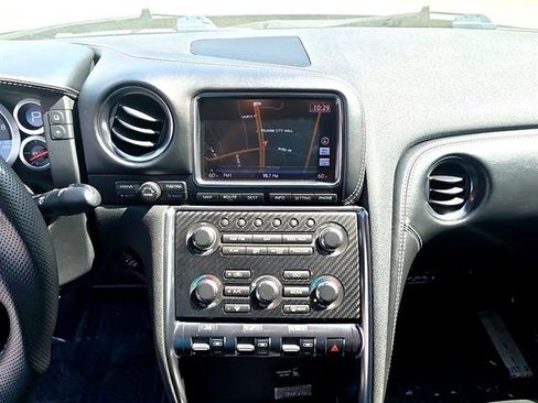 Used 2014 Nissan GT-R Premium image 8