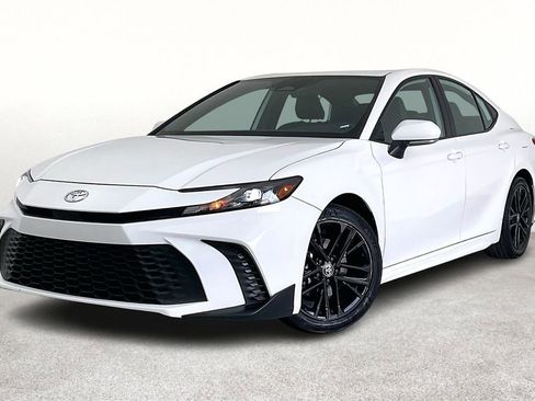 Used 2025 Toyota Camry SE image 16