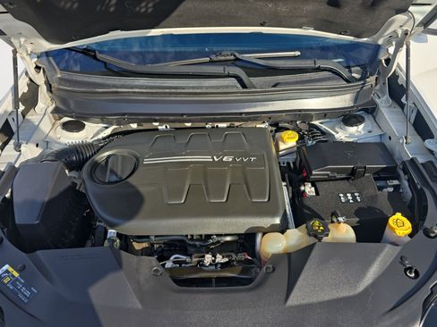 Used 2021 Jeep Cherokee Latitude Lux FWD image 27