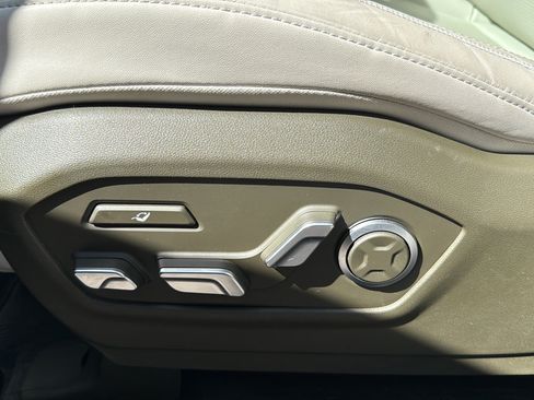 Used 2025 Hyundai Santa Fe Calligraphy AWD/4WD image 12