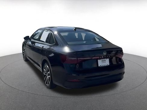 Used 2025 Volkswagen Jetta SE image 12