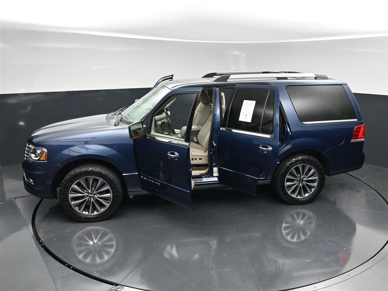 Used 2017 Lincoln Navigator Select AWD/4WD image 37