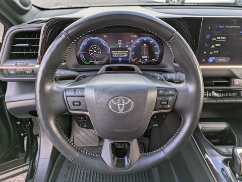 Used 2024 Toyota Crown Platinum image 8