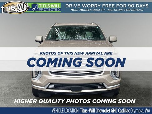 Used 2025 Cadillac Escalade ESV Premium Luxury Platinum image 2