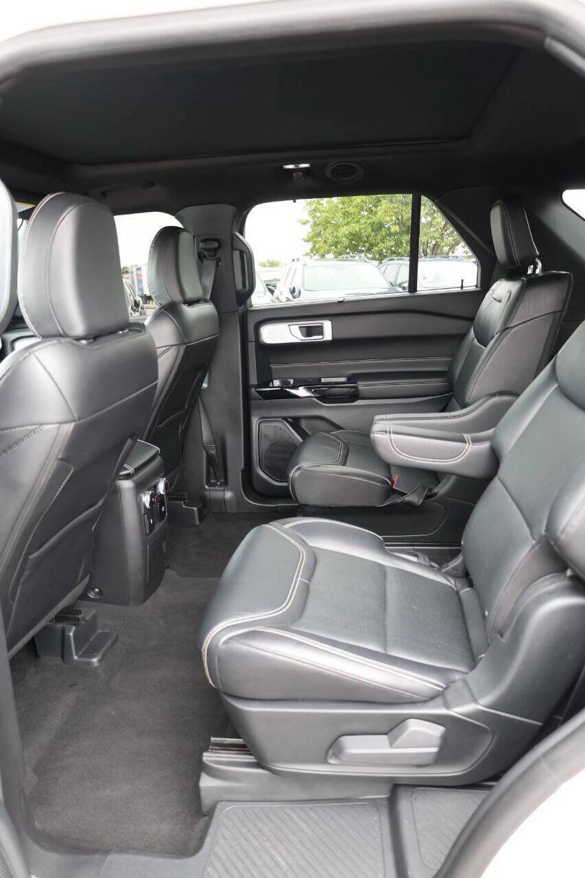 Used 2023 Ford Explorer ST w/ Equipment Group 401A AWD/4WD image 17