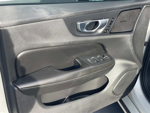 Used 2020 Volvo S60 T5 Momentum w/ Premium Package image 20