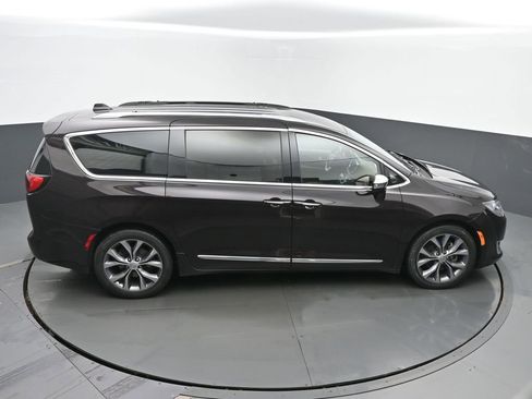 Used 2018 Chrysler Pacifica Limited image 43