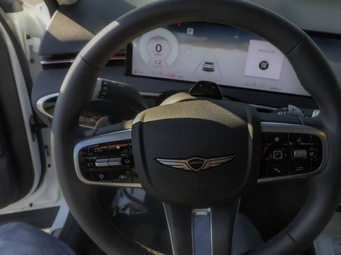 Used 2026 Genesis GV70 2.5T Select image 24