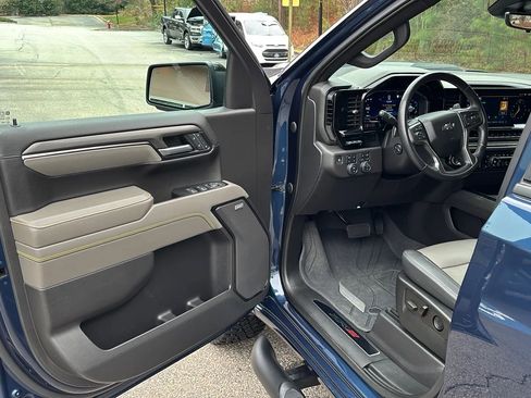 Used 2022 Chevrolet Silverado 1500 ZR2 w/ Technology Package image 15