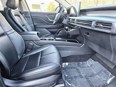 Used 2023 Lincoln Corsair AWD image 8