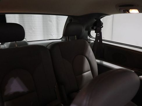 Used 2004 Chrysler Town & Country Limited image 21