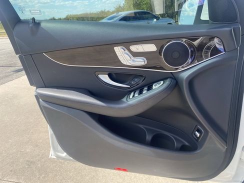 Used 2022 Mercedes-Benz GLC 300 image 12