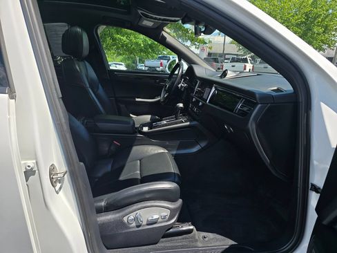 Used 2023 Porsche Macan AWD/4WD image 12