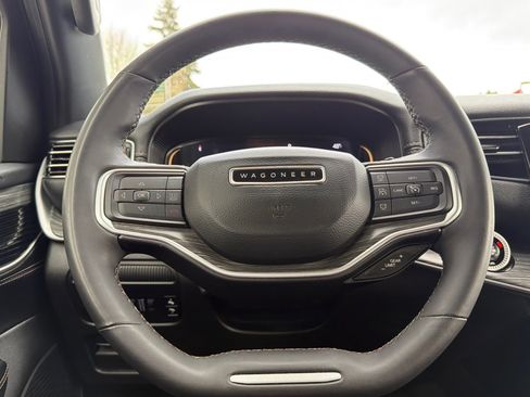 Used 2024 Jeep Wagoneer Series II w/ Flexible Seating Group image 25