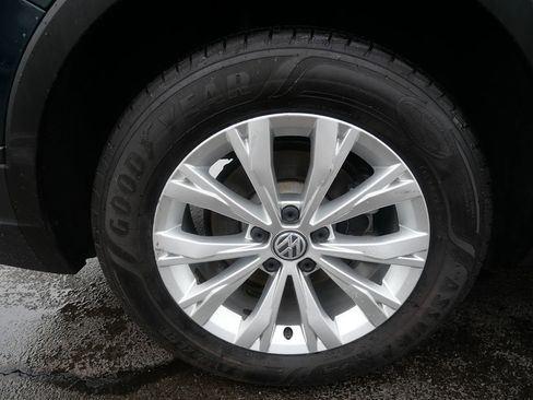 Used 2019 Volkswagen Tiguan SE image 30