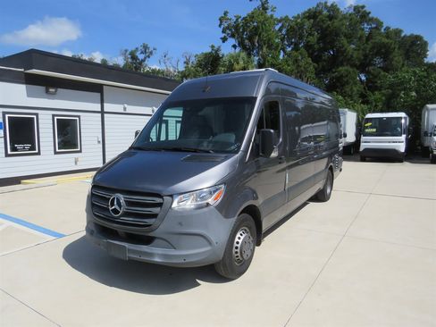 Used 2022 Mercedes-Benz Sprinter 4500 image 3