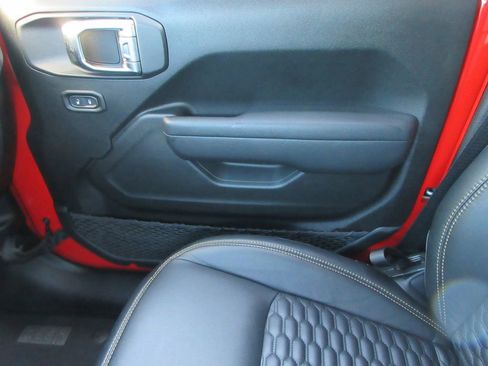 Used 2025 Jeep Wrangler Sport S image 38