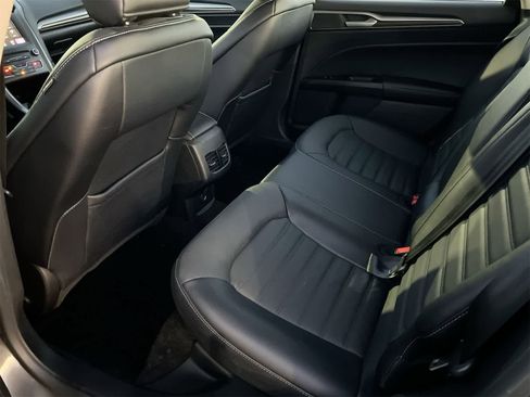 Used 2018 Ford Fusion SE w/ Fusion SE Technology Package image 18