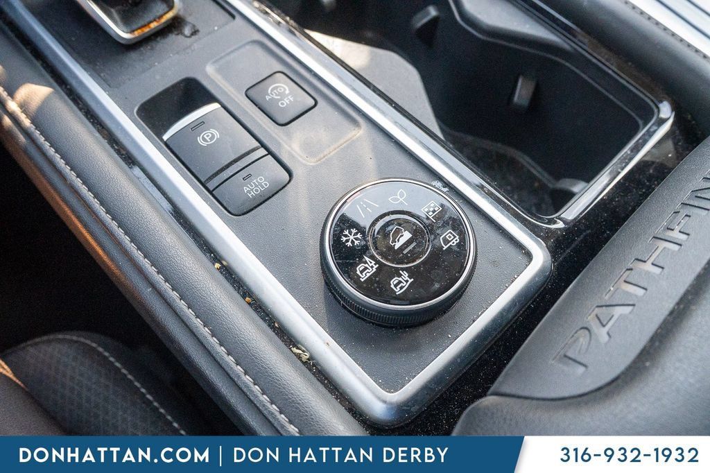 Used 2024 Nissan Pathfinder SV AWD/4WD image 12