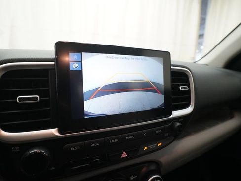 Used 2025 Hyundai Venue SEL FWD image 19