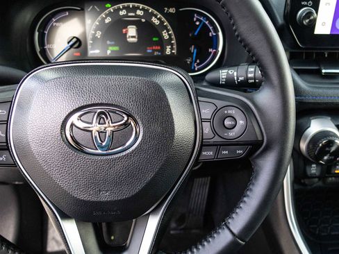 Certified 2025 Toyota RAV4 XSE image 33