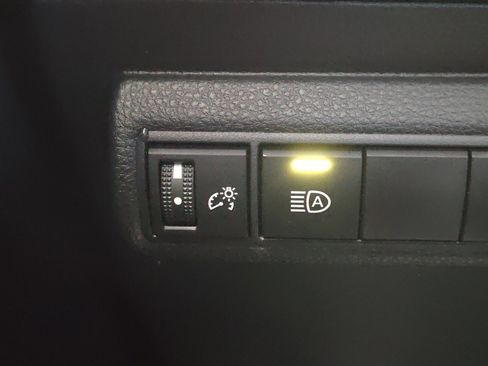 Used 2025 Toyota Corolla LE image 26