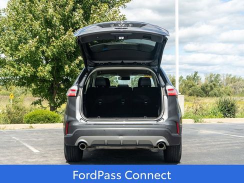 Used 2024 Ford Edge Titanium image 10