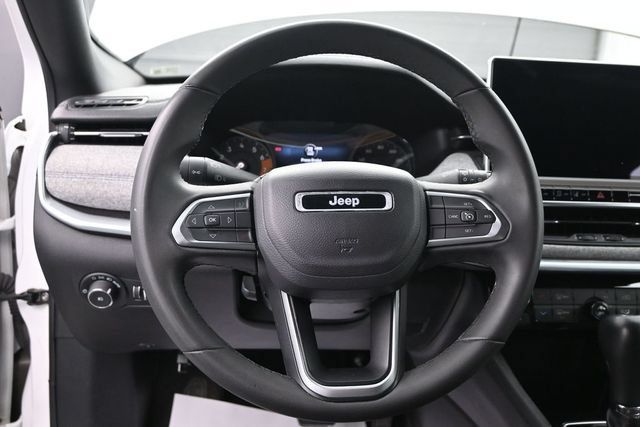 Used 2024 Jeep Compass Latitude AWD/4WD image 30